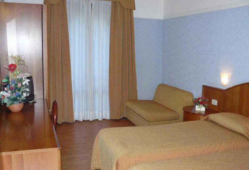 غرفة قياسية ثلاثية, Park Hotel Jolanda