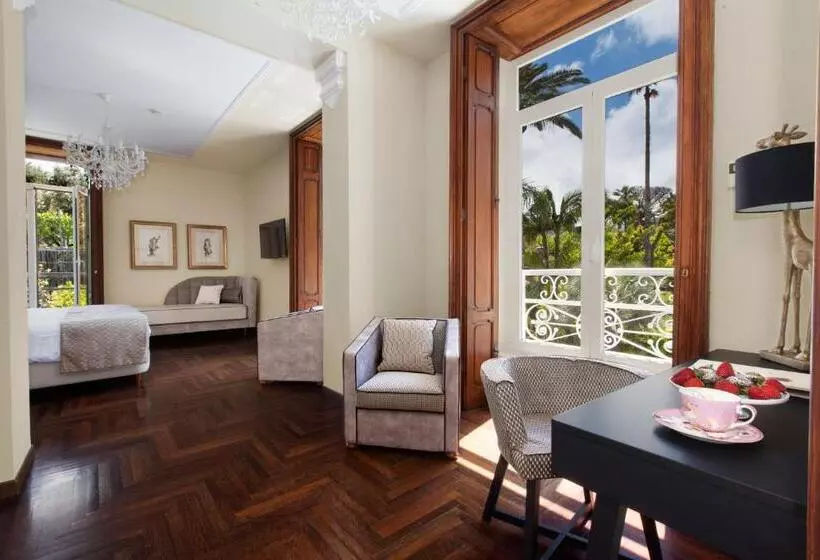 سوئیت جونیور با ماساژ آبی, Relais Villa Savarese