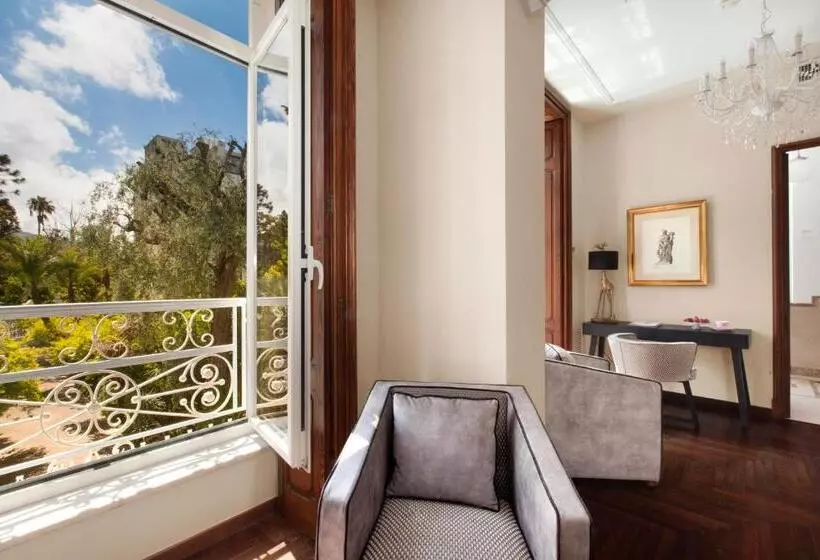 سوئیت جونیور با ماساژ آبی, Relais Villa Savarese