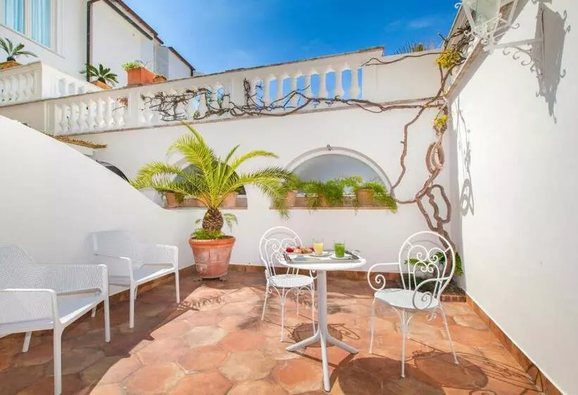 اتاق لوکس, Relais Villa Savarese