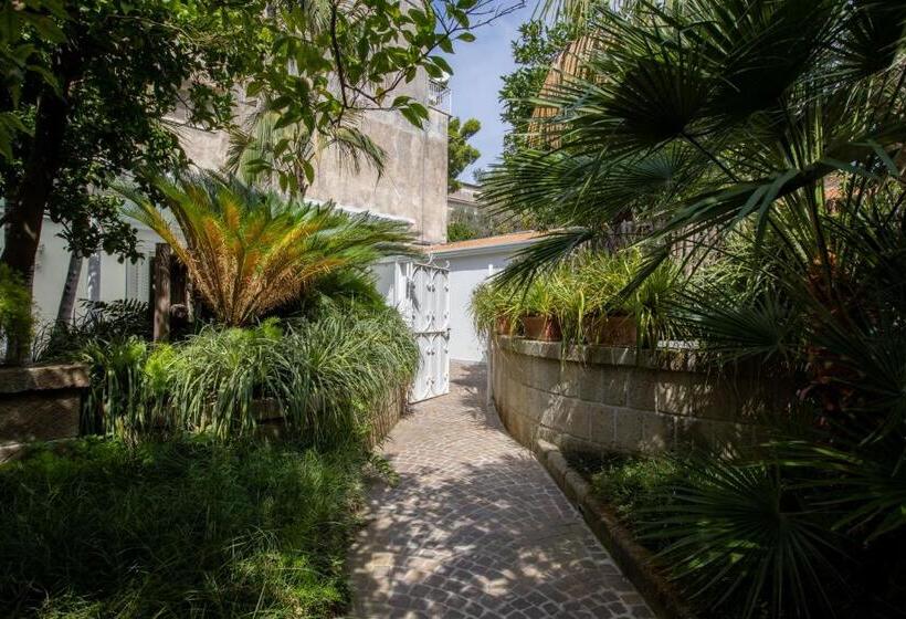 Номер Deluxe Вид на Сад, Relais Villa Savarese