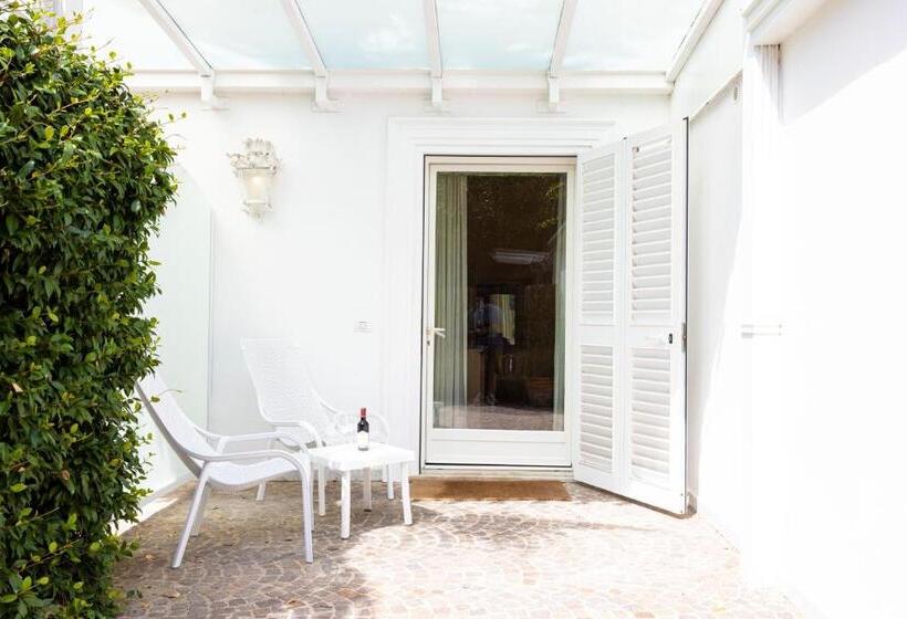 Номер Deluxe Вид на Сад, Relais Villa Savarese