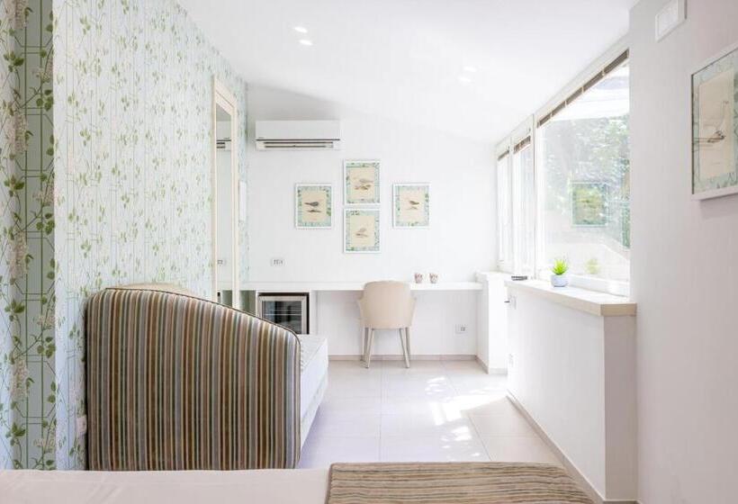 Номер Стандарт Вид на Сад, Relais Villa Savarese