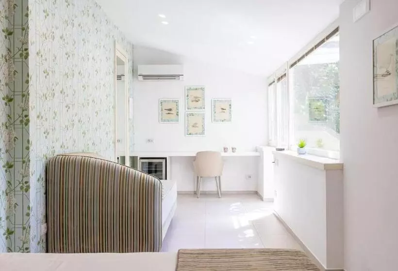 اتاق استاندارد با چشم‌انداز باغ, Relais Villa Savarese