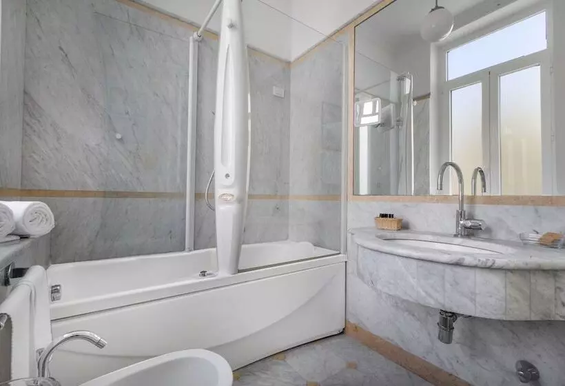 سوئیت جونیور با ماساژ آبی, Relais Villa Savarese