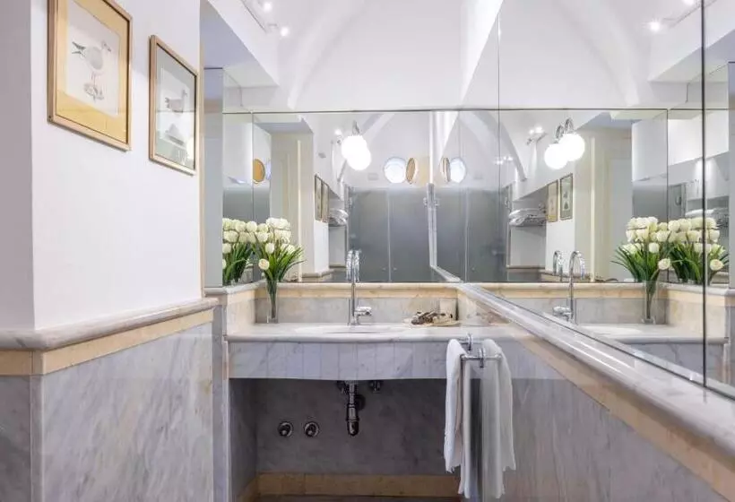 اتاق لوکس با چشم‌انداز باغ, Relais Villa Savarese