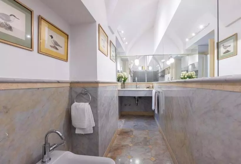 اتاق لوکس با چشم‌انداز باغ, Relais Villa Savarese