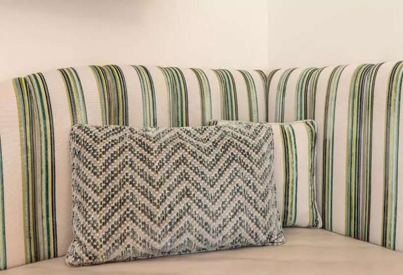 اتاق لوکس با چشم‌انداز باغ, Relais Villa Savarese