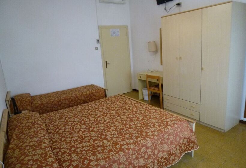 غرفة قياسية ثلاثية, Trovatore