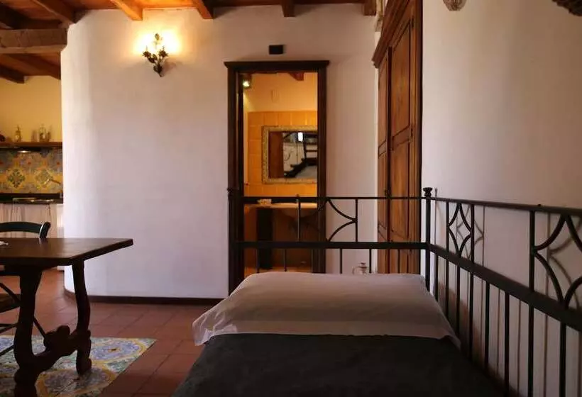 سوییت خانوادگی, Villa Dei Papiri Fonte Ciane