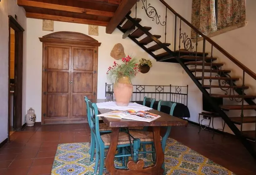 سوییت خانوادگی, Villa Dei Papiri Fonte Ciane