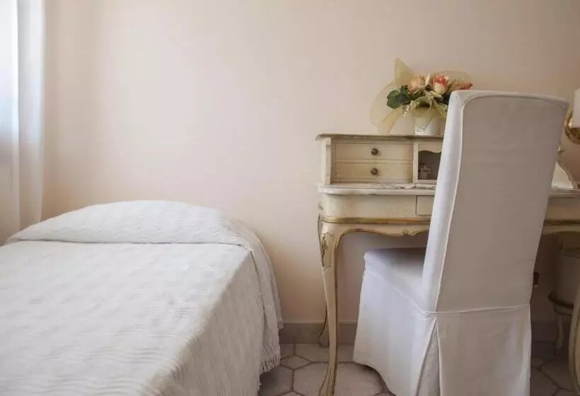 Standard Kolmen Hengen Huone, Villa Serena