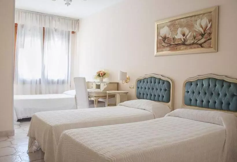 Standard Kolmen Hengen Huone, Villa Serena