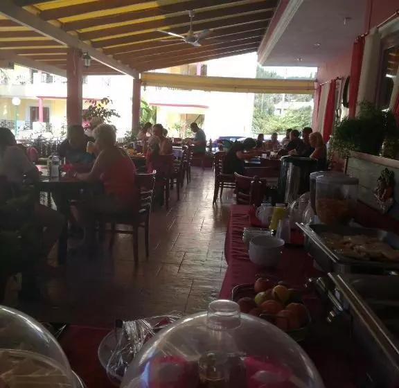 استودیو خانوادگی, Damia