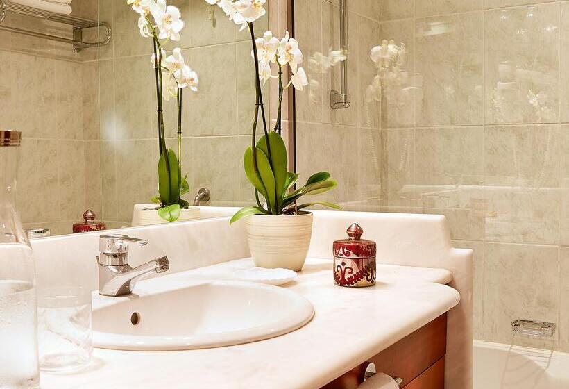 غرفة سوبيريور مطلّة علي البحر مزودة بشُرفة, Grecotel Luxme Daphnila Bay