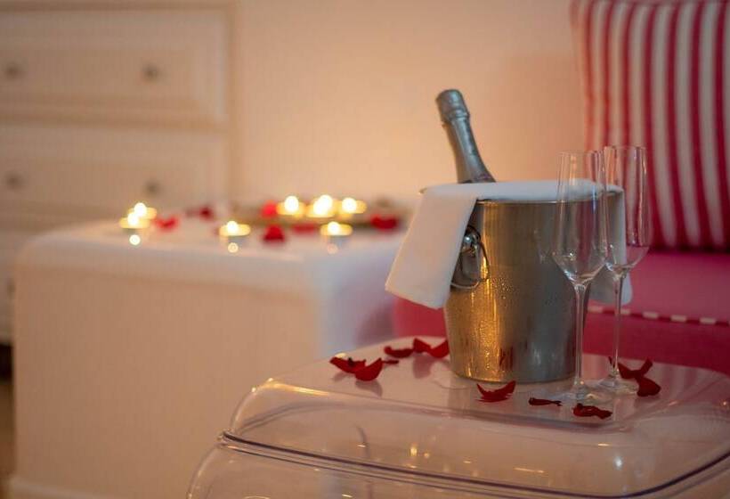 ‫فيلا غرفة نوم واحدة, Above Blue Suites