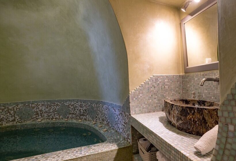 جناح, Above Blue Suites