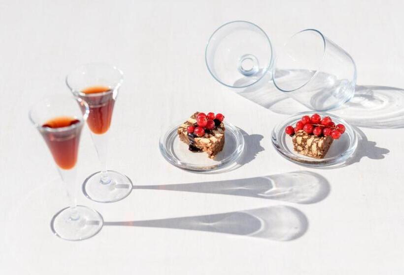 جناح, Above Blue Suites