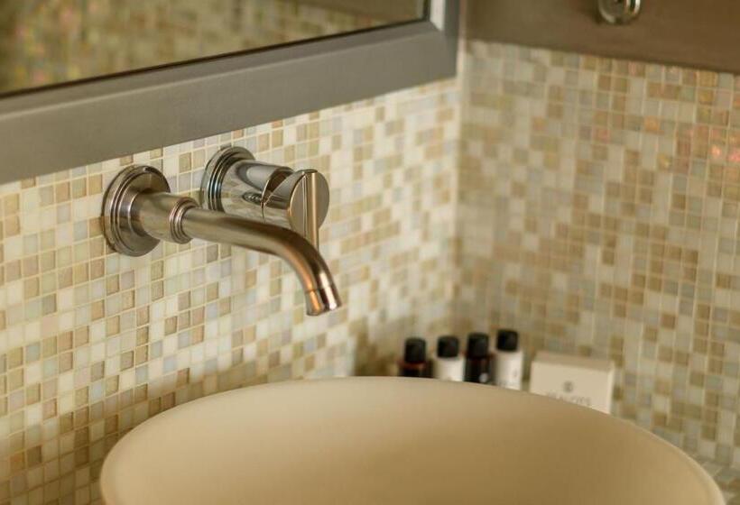 جناح, Above Blue Suites