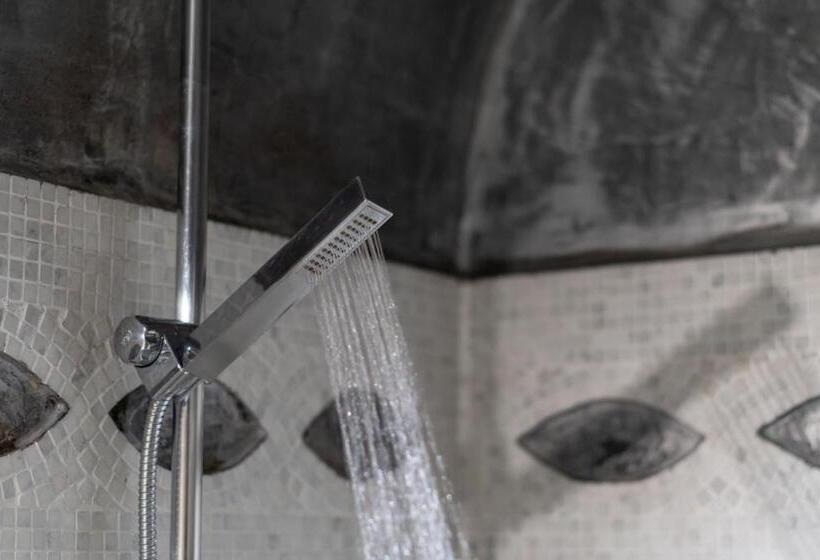 ‫فيلا غرفة نوم واحدة, Above Blue Suites