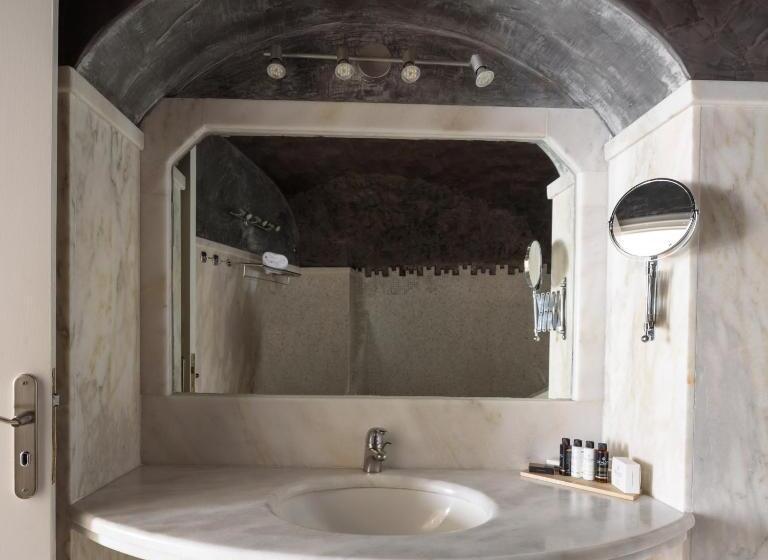 ‫فيلا غرفة نوم واحدة, Above Blue Suites