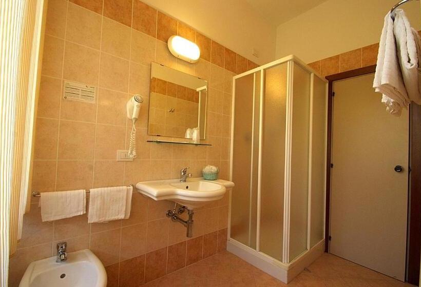 غرفة قياسية رباعية, Albergo Le Sorgenti