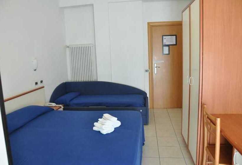 غرفة قياسية ثلاثية مزودة بشرفة, Blue