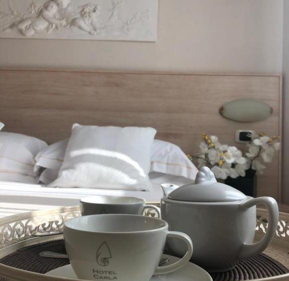 اتاق اکونومی, Carla