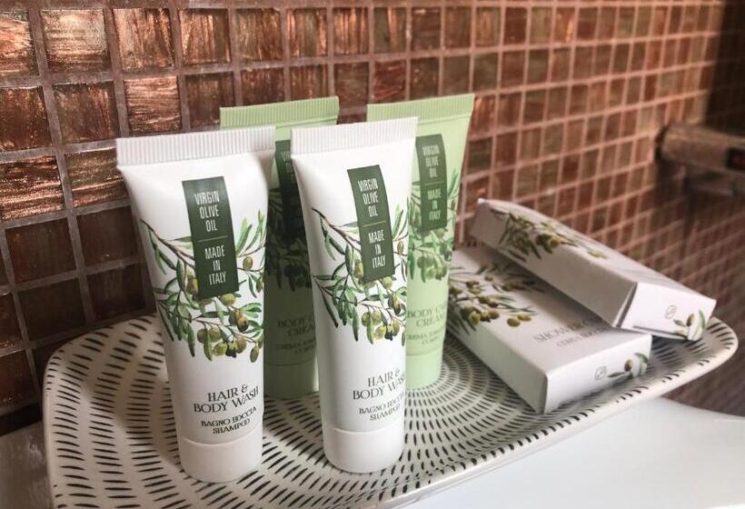 اتاق استاندارد سه نفره, Carla