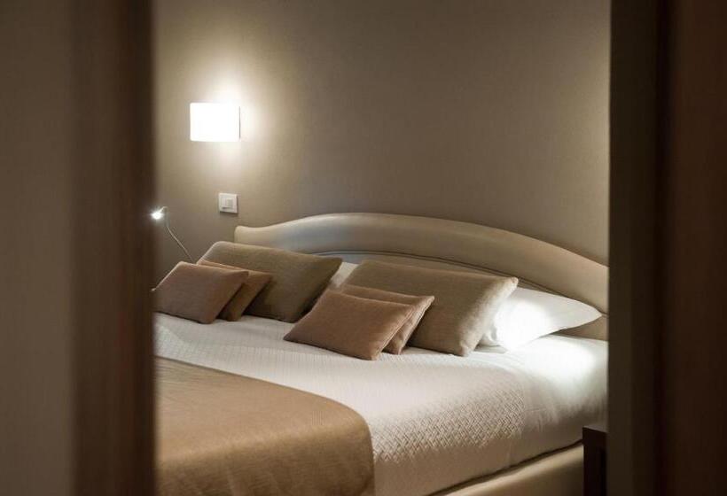 اتاق استاندارد سه نفره, Carla