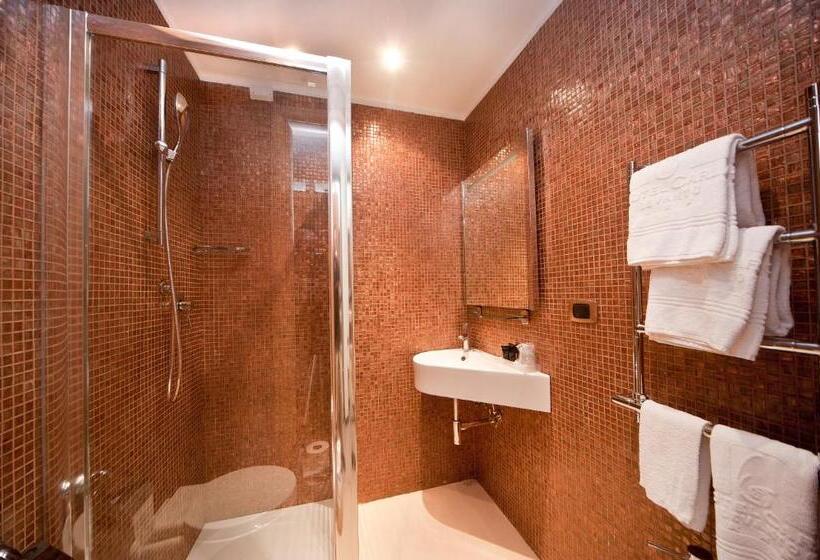 اتاق استاندارد با بالکن, Carla