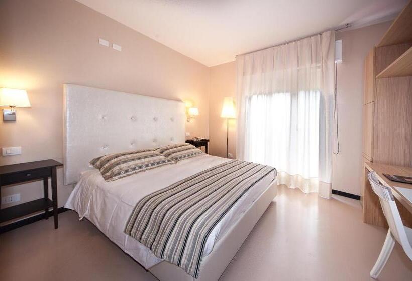 اتاق استاندارد با بالکن, Carla