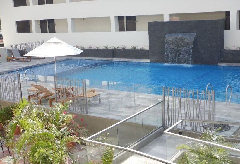 带2个双人床的标准工作室, Casa Blanca