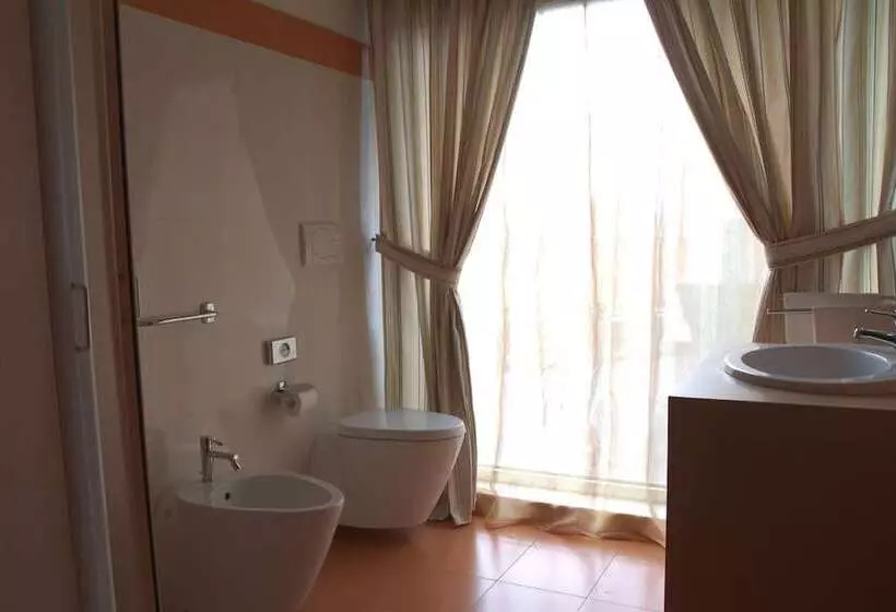 اتاق استاندارد چهار تخته, Catania Town