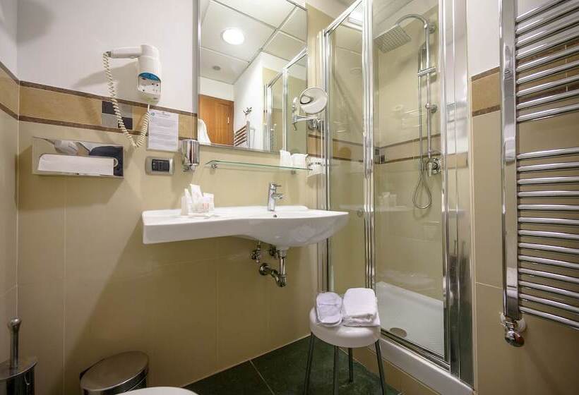 חדר סופריור לשלושה, Dei Principati