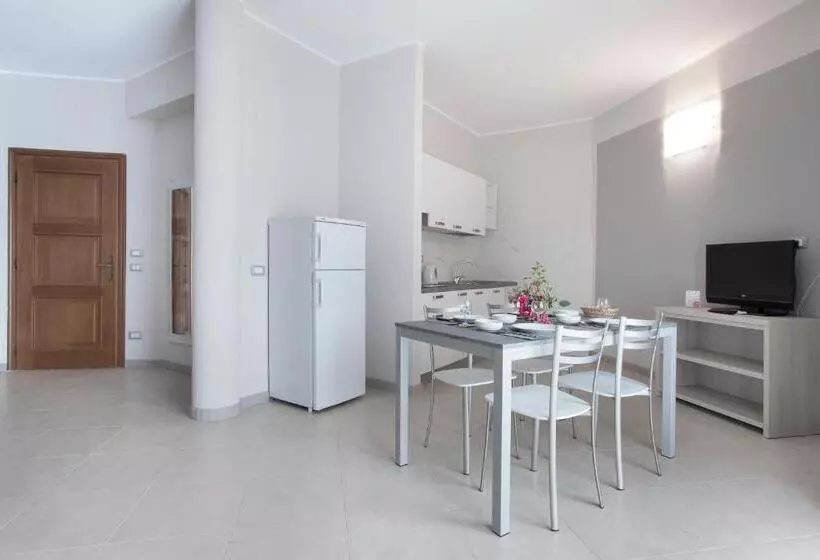 ファミリーステューディオ, Diano Sporting Apartments