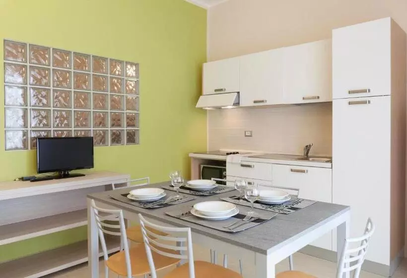 庭の見える1ベッドルームアパートメント, Diano Sporting Apartments