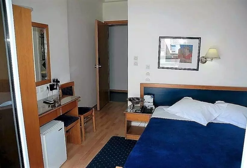 Chambre Standard Individuelle, Elena