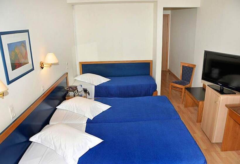 スタンダードトリプルルーム, Elena