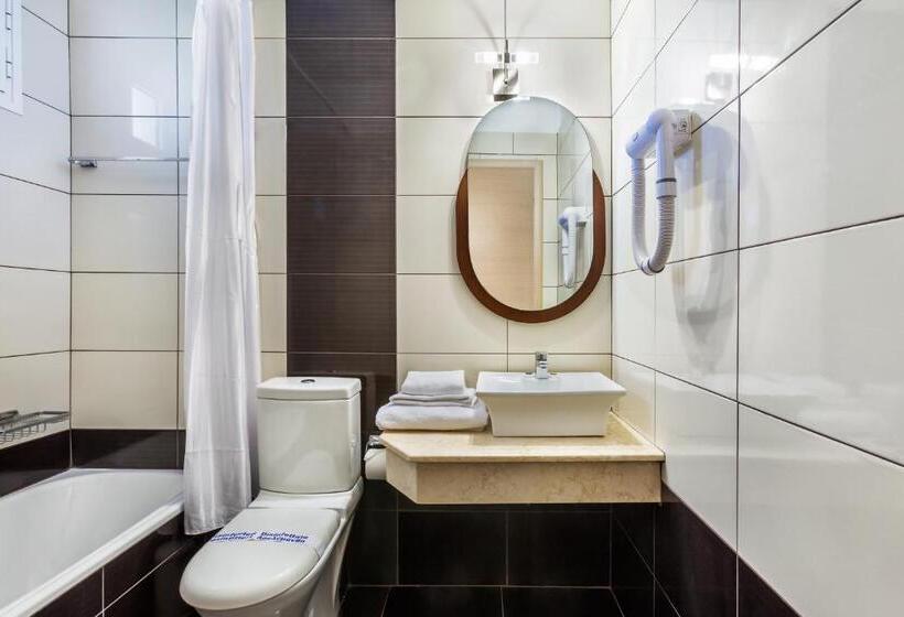 舒适型房间, Iris