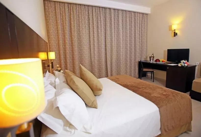 اتاق استاندارد با چشم‌انداز استخر, Labranda Targa Aqua Parc