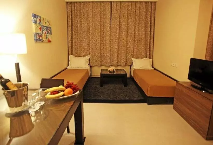 اتاق خانوادگی با چشم‌انداز استخر, Labranda Targa Aqua Parc