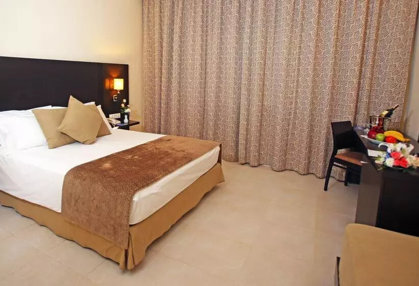 اتاق استاندارد با چشم‌انداز استخر, Labranda Targa Aqua Parc
