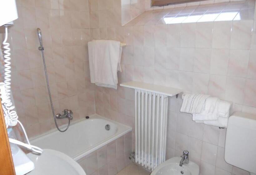 带阳台的三人标准间, Madonna Della Neve