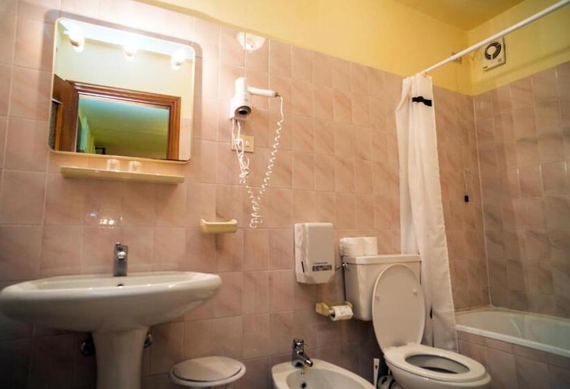 带阳台标准四人间, Madonna Della Neve