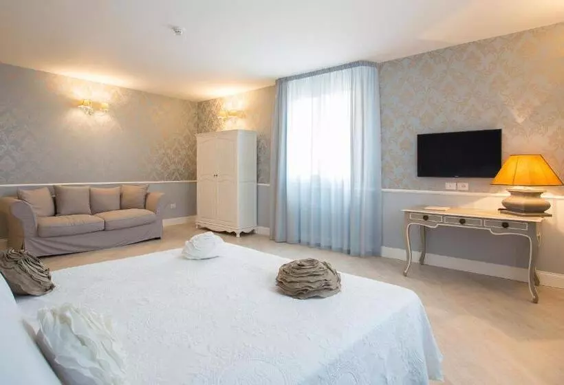 سوییت جونیور, Marina Holiday & Spa