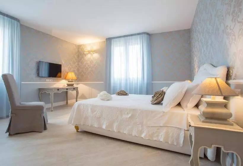 سوییت جونیور, Marina Holiday & Spa