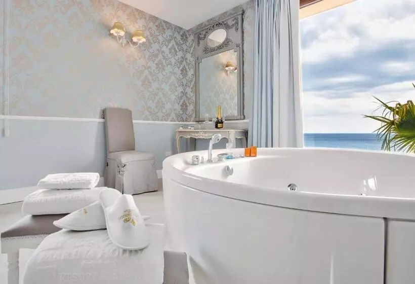 سوئیت با وان آب گرم, Marina Holiday & Spa