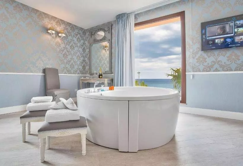 سوئیت با وان آب گرم, Marina Holiday & Spa
