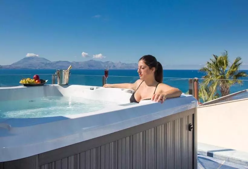سوییت لوکس, Marina Holiday & Spa